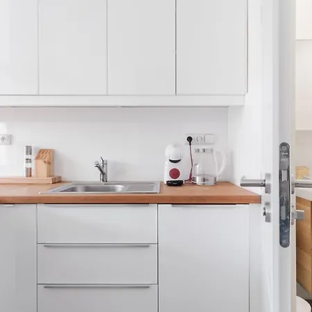 Days - One-bedroom With Courtyard View In Karlin Апартаменты *