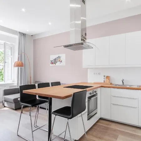 Апартаменты Days - One-bedroom With Courtyard View In Karlin Прага