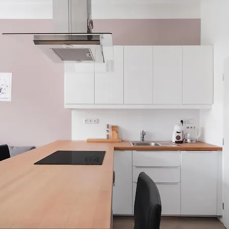 Days - One-bedroom With Courtyard View In Karlin