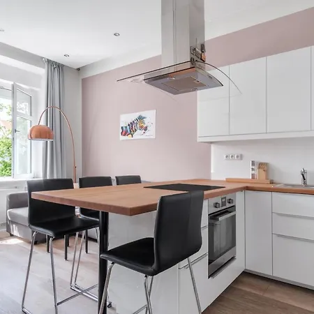 Days - One-bedroom With Courtyard View In Karlin