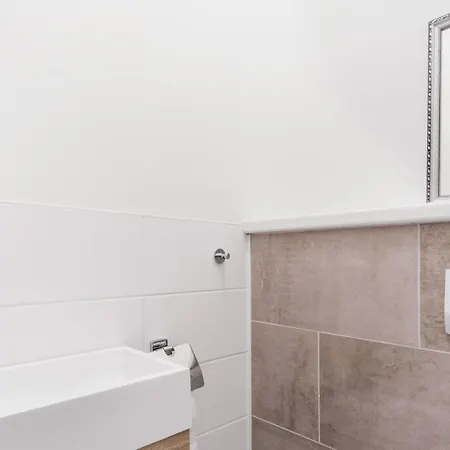 Апартаменты Days - One-bedroom With Courtyard View In Karlin