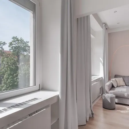 Апартаменты Days - One-bedroom With Courtyard View In Karlin Прага