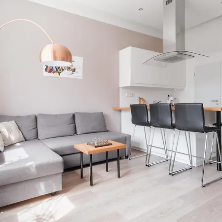 Апартаменты Days - One-bedroom With Courtyard View In Karlin Прага
