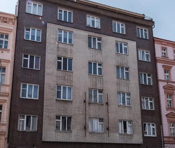 Days - One-bedroom With Courtyard View In Karlin *