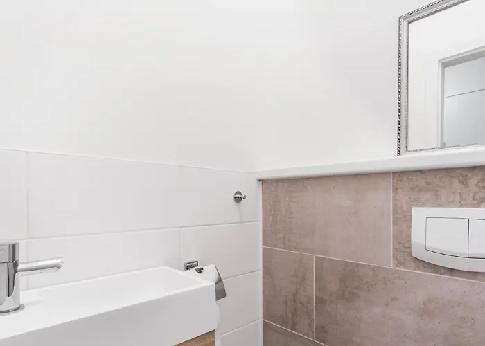 Lejlighed Days - One-bedroom With Courtyard View In Karlin