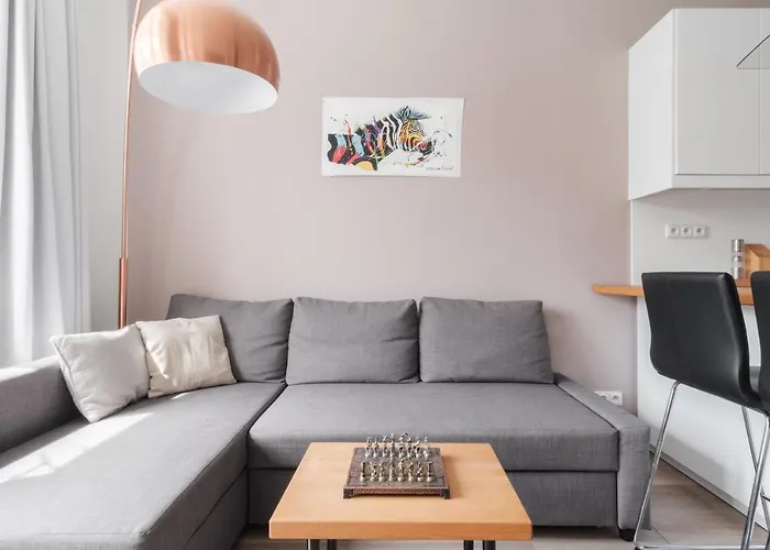 Days - One-bedroom With Courtyard View In Karlin