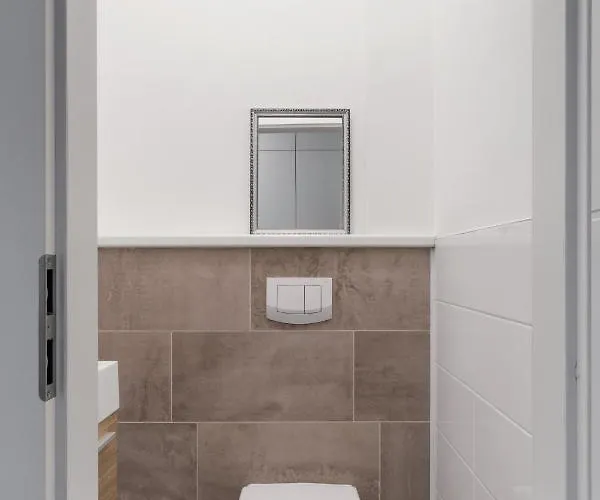 Days - One-bedroom With Courtyard View In Karlin