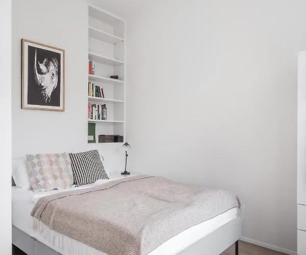 Days - One-bedroom With Courtyard View In Karlin * Prag
