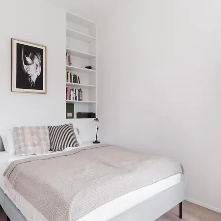 Days - One-bedroom With Courtyard View In Karlin Praga
