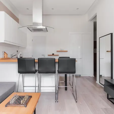 Lägenhet Days - One-bedroom With Courtyard View In Karlin *