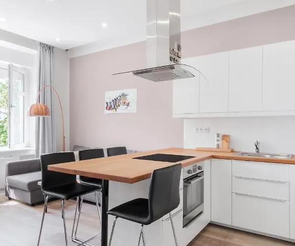 아파트 Days - One-bedroom With Courtyard View In Karlin 프라하